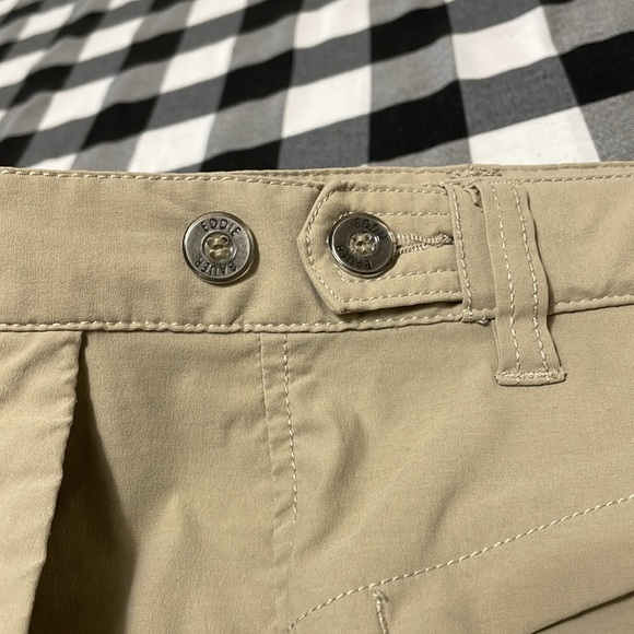 Eddie Bauer Sport Adjustable Capri's Size 10 Stretch 4 Zipper pockets Tan Hiking - Picture 15 of 16